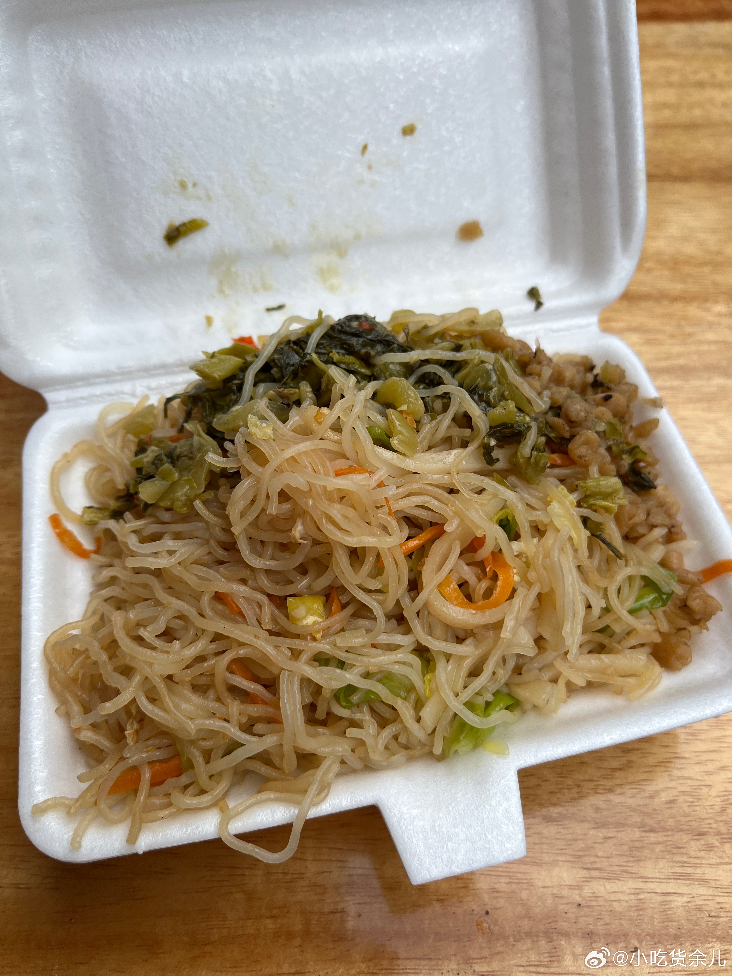 又来吃这个粉了，好吃，就是离我太远。这里适合开早餐店，人流很多，这条街都是工厂，