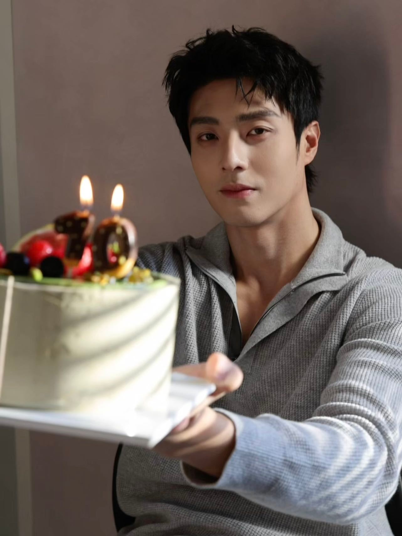 这个十周年福利好满足，谁把这么会营业的 当成ai生成了😂