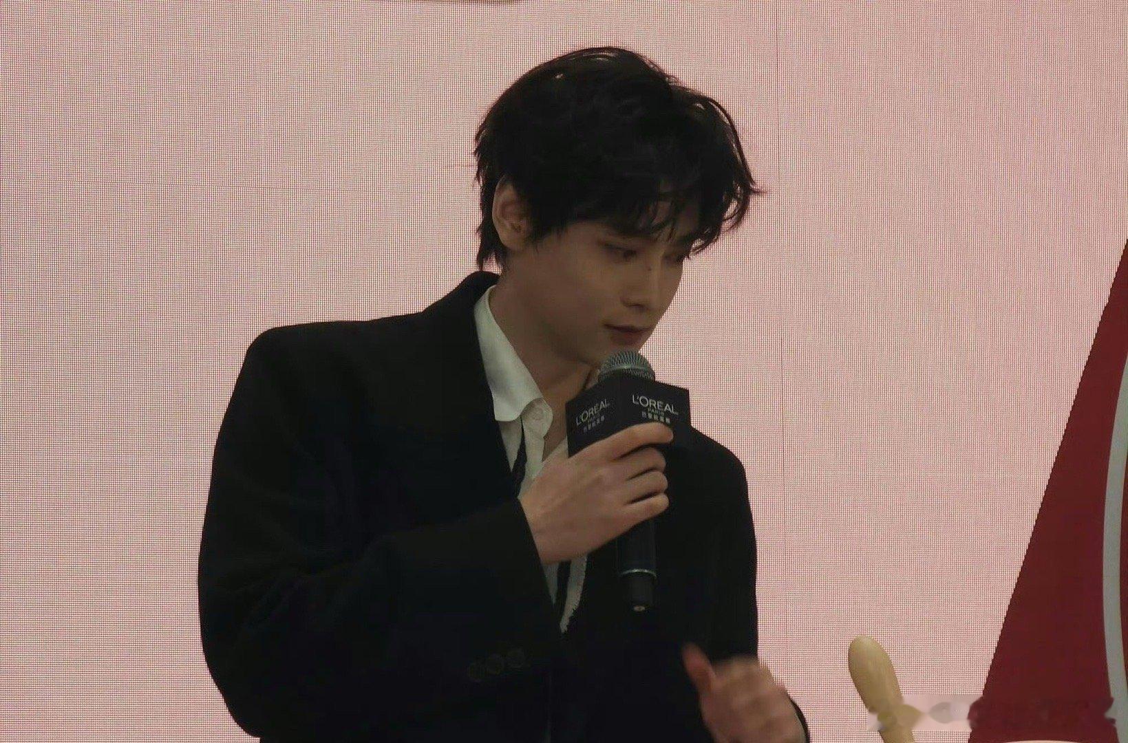 田栩宁今日活动路透生图 状态抗住了吗田栩宁宁波田栩宁水汪汪的一双眼田栩宁黑色大衣