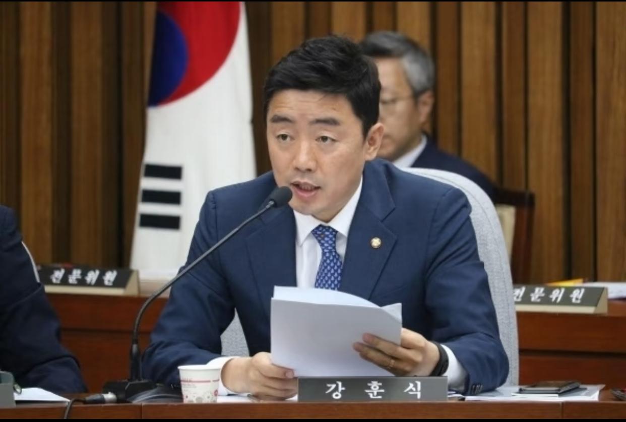 还是韩国人干得出来，股市不行了，总得搞个人下来

据媒体今天报道，韩国因为最近股