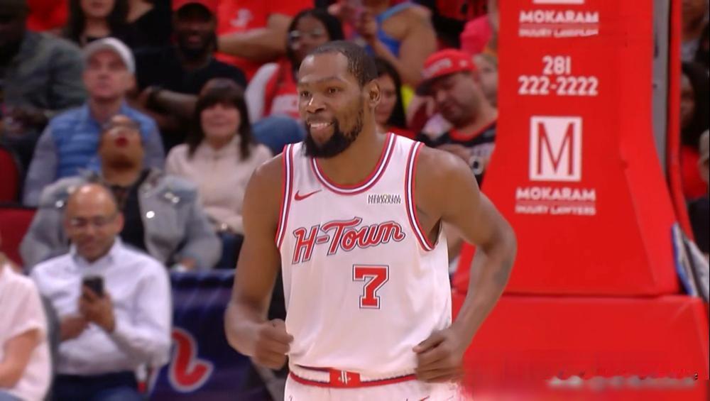 把杜兰特吹成历史第一，湖人教练雷迪克这招捧杀，玩得太阴了。
张嘴就是“历史级得