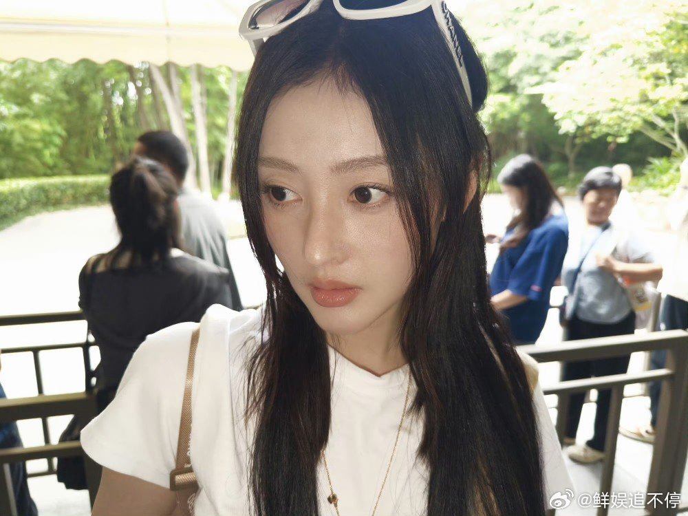 徐振轩特别出演一瓯春张天爱出演一瓯春 徐振轩特别出演，演绎历经成长的世家少年；张