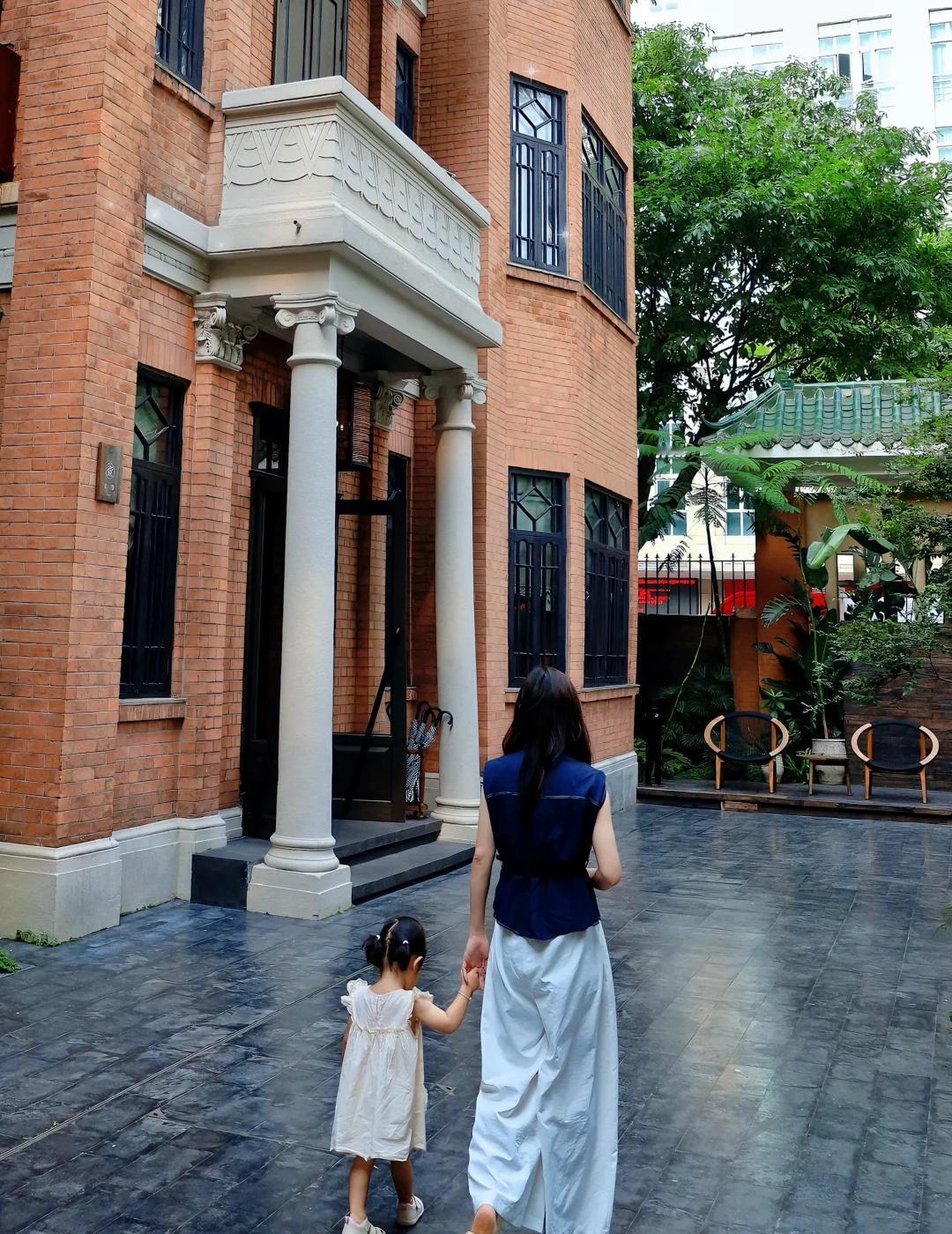 广州西关｜带娃住进老城区的温馨民宿🏠
周末带小小昕去了趟西关，住进这家MEIL