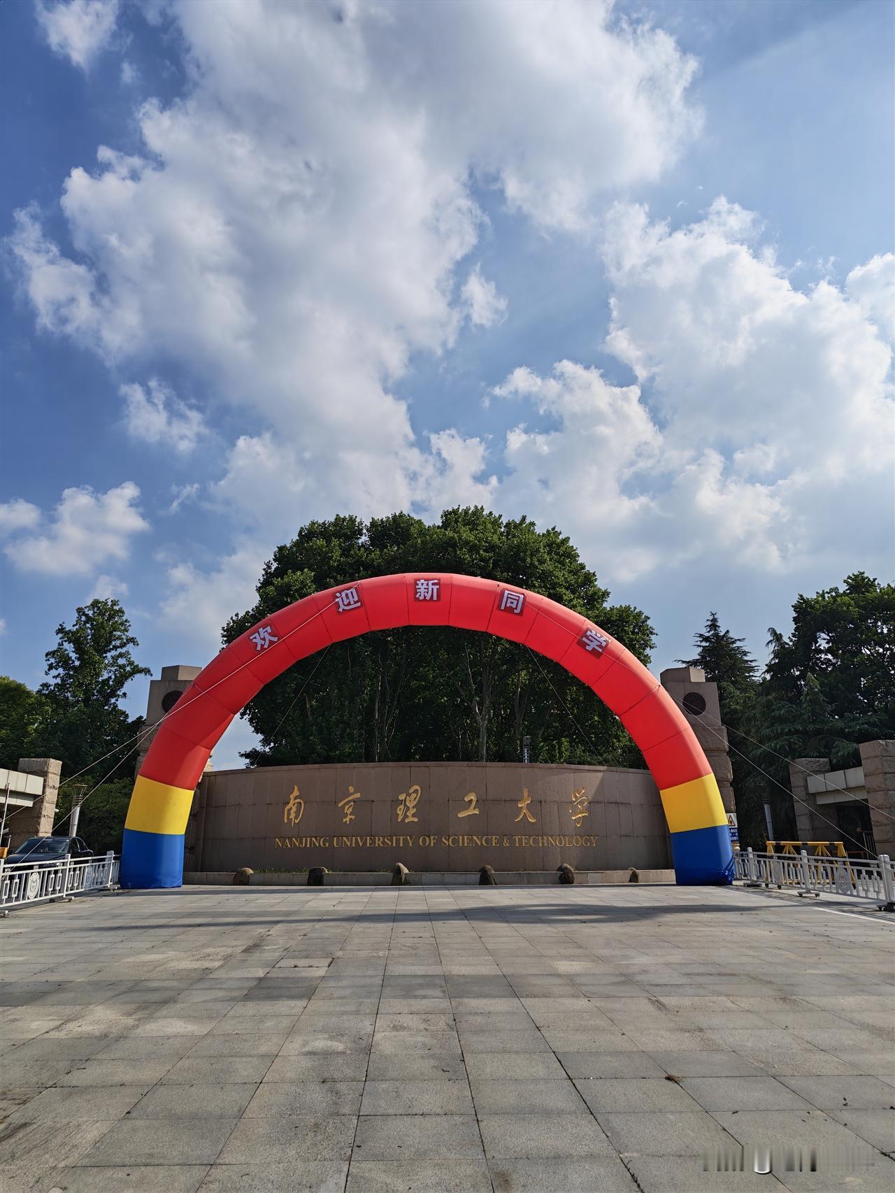 开学的行囊准备好了吗？车票抢到了吗？出行攻略做好了没？

我们已经准备好了，装扮