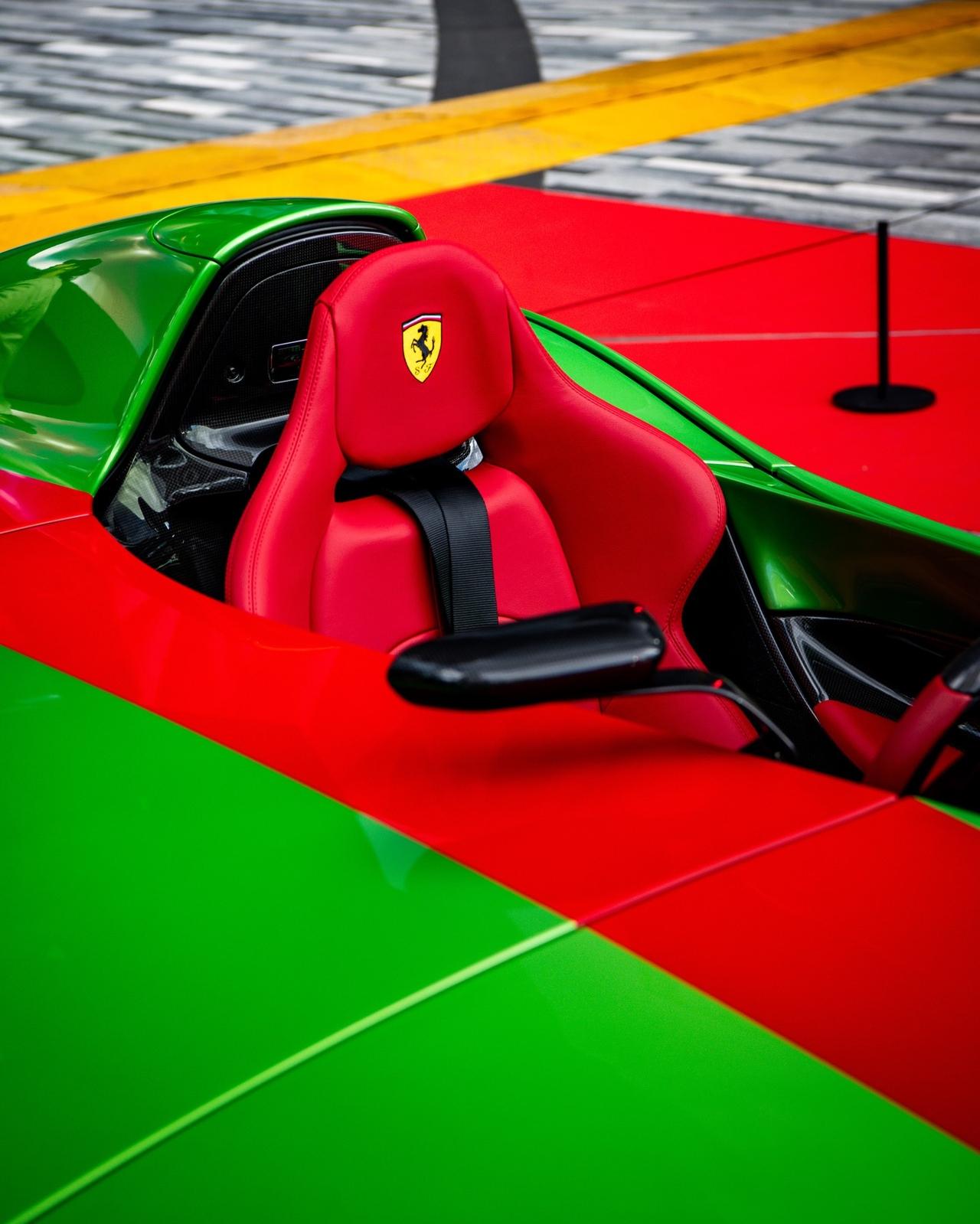 每次看到这大变色龙就觉得喜感，很多人不知道，这台怪家伙，是法拉利Icona系列的