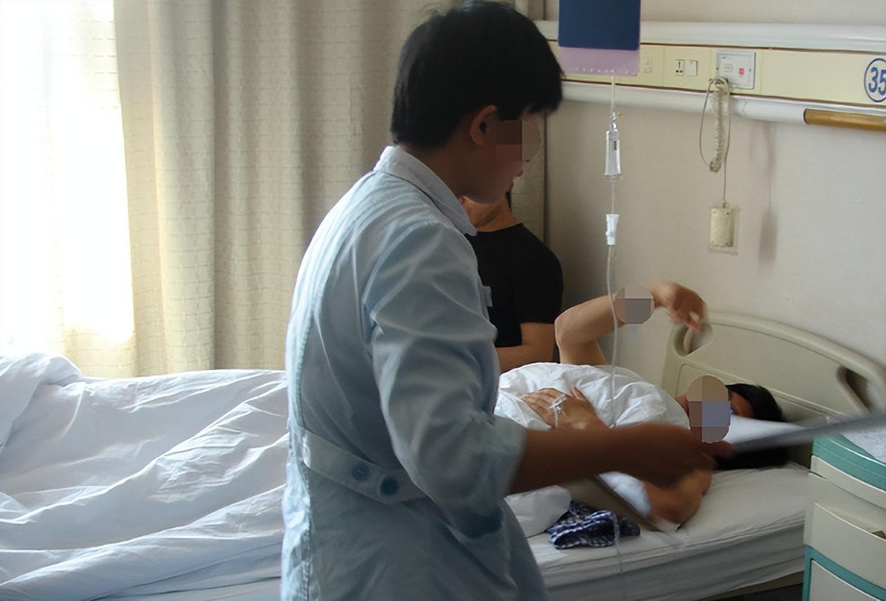 我跟婆婆说给我转20000块钱，我爸车祸进医院了！结果婆婆转了2000，说小叔子