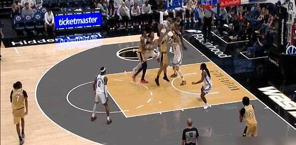 NBA这罚单，真够狠的！

雷霆队的杰林·威廉姆斯被罚了5万美刀，就因为在跟奇才