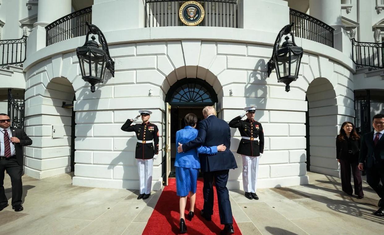 高市早苗结束了美国访问后，美国白宫摄影师马上把他们认为具有代表性的三张照片展示了
