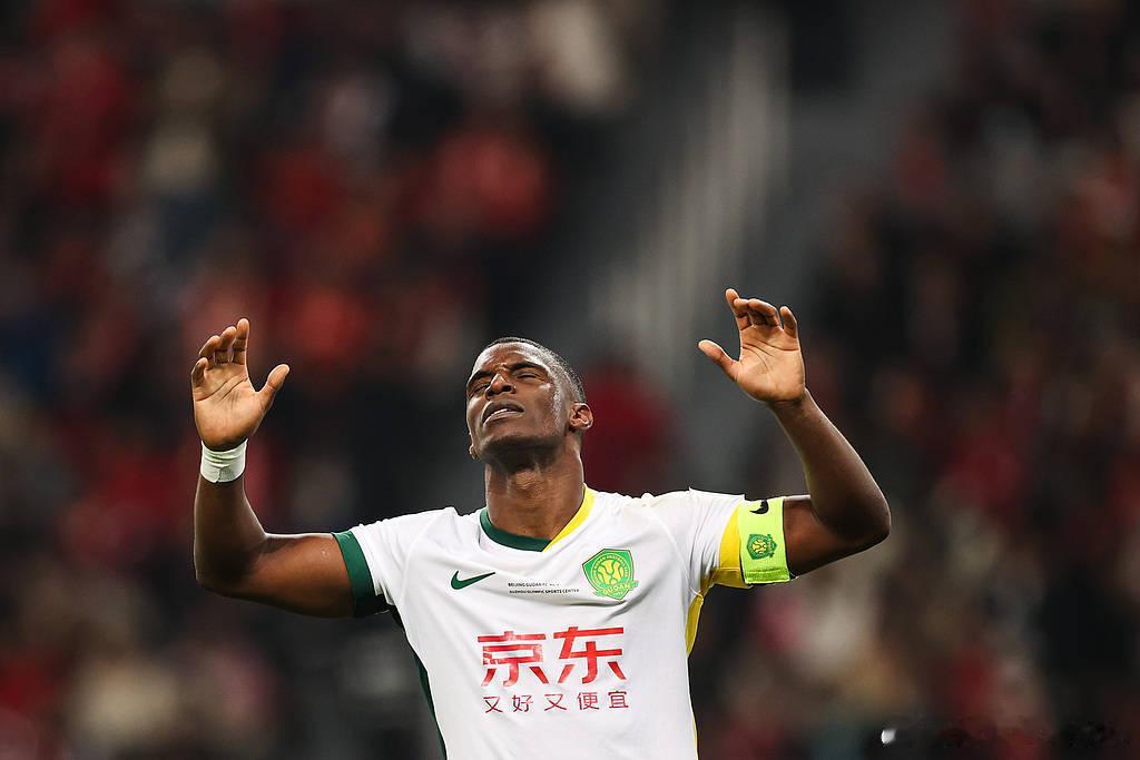 从金靴到金杯！法比奥的33球写尽国安2025的救赎与荣光------金靴加冕，帽