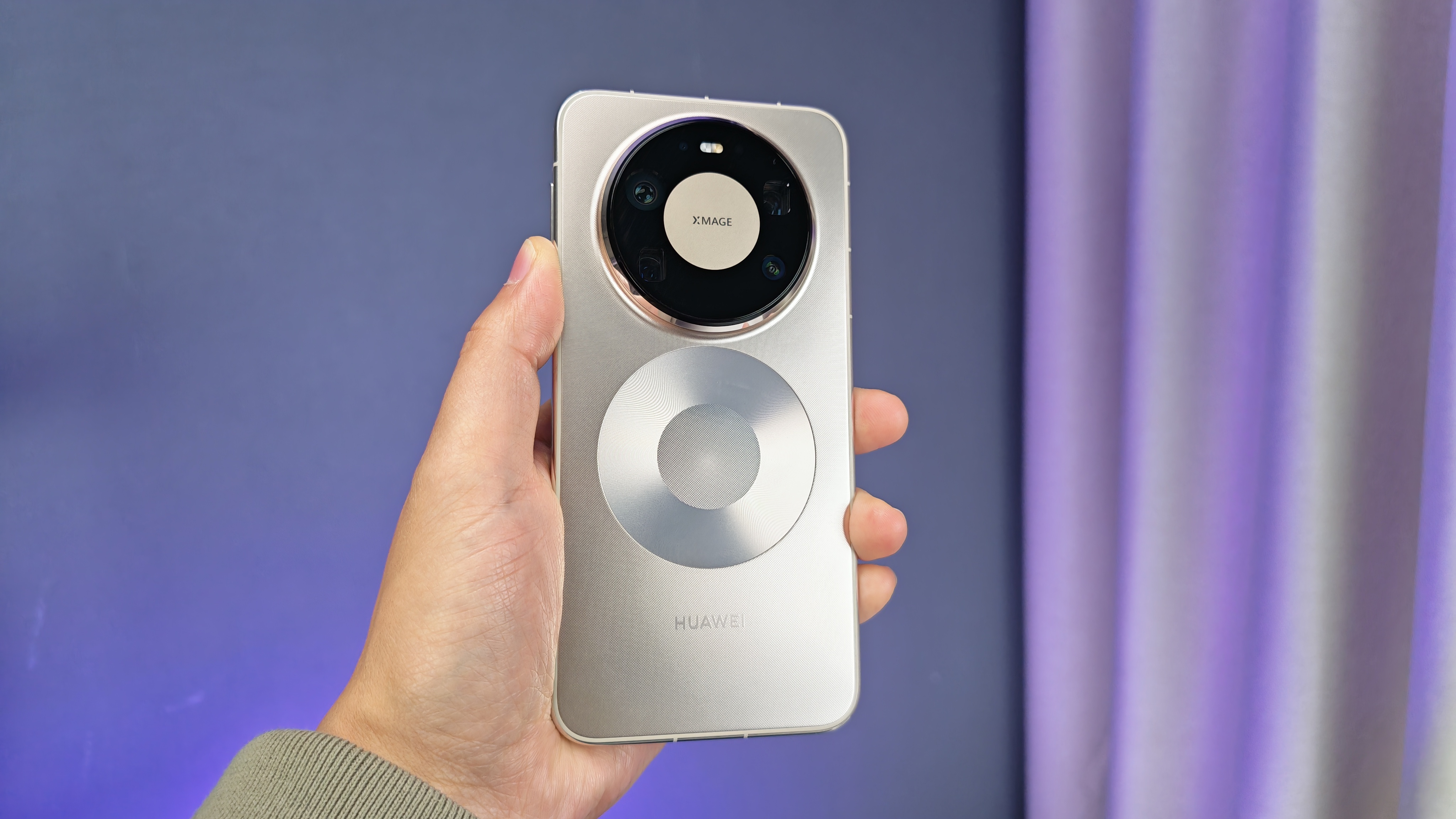 华为Mate80系列不支持磁吸刚刚用我的Mate80 Pro Max试了一下，确