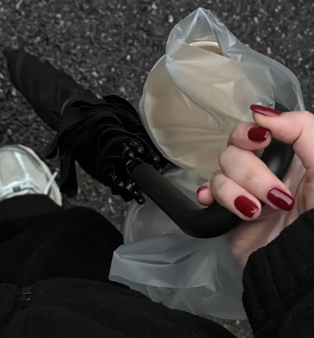 🤎𝔱𝔦𝔪𝔢把我的情绪晾在一旁 等到第二天 如果我还不原谅就是我错是吗 