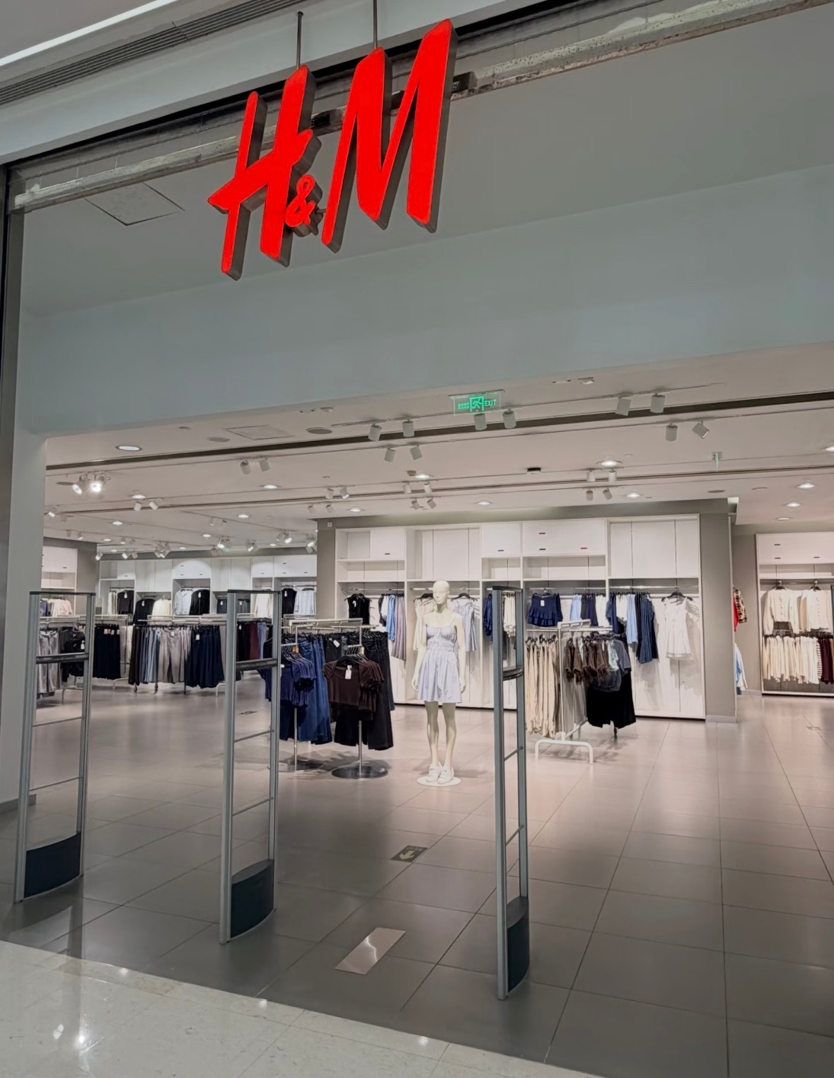 HM大中华区裁员近四分之一HM杭州主城区门店已全部关停 近期，瑞典快时尚龙头H&