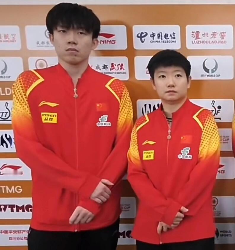 莎头版没头脑和不高兴，不是你俩姿势一模一样啊 