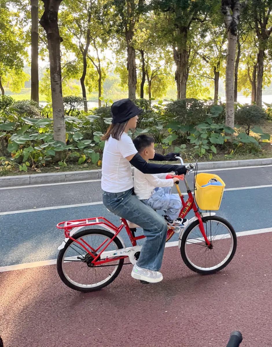 我强烈建议大家，
在购买车辆时尤其是燃油车方面，
不要总是局限在国外品牌上。

