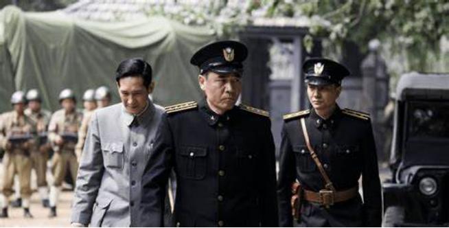 1947年，中共卧底叛变，他主动向中统特务长官自首，说自己是地下党，还说出了许多