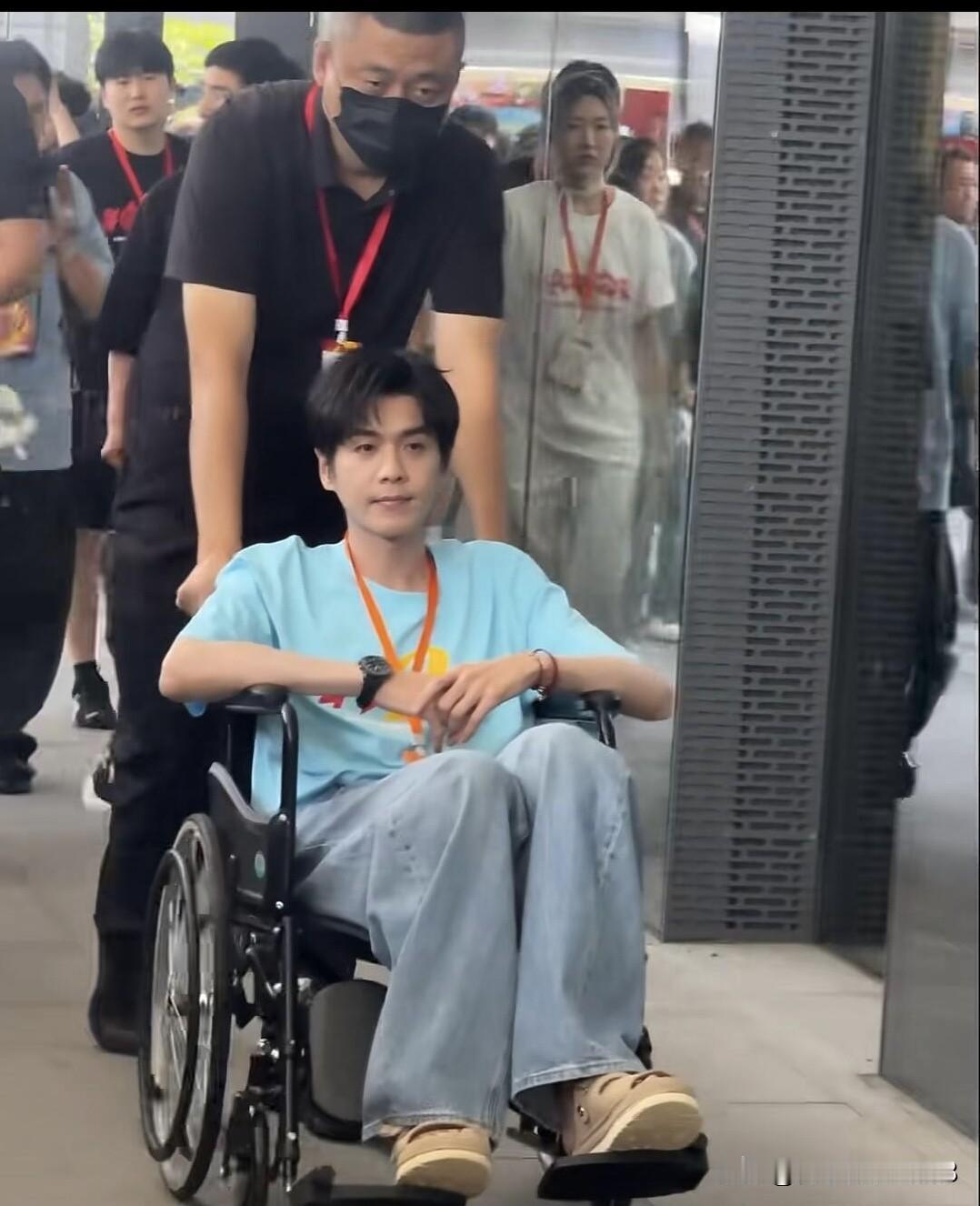 骨相帅的男生简单又高级，看他的眼睛就能一眼认出他，长相极具辨识度，眼神游戏，戏路