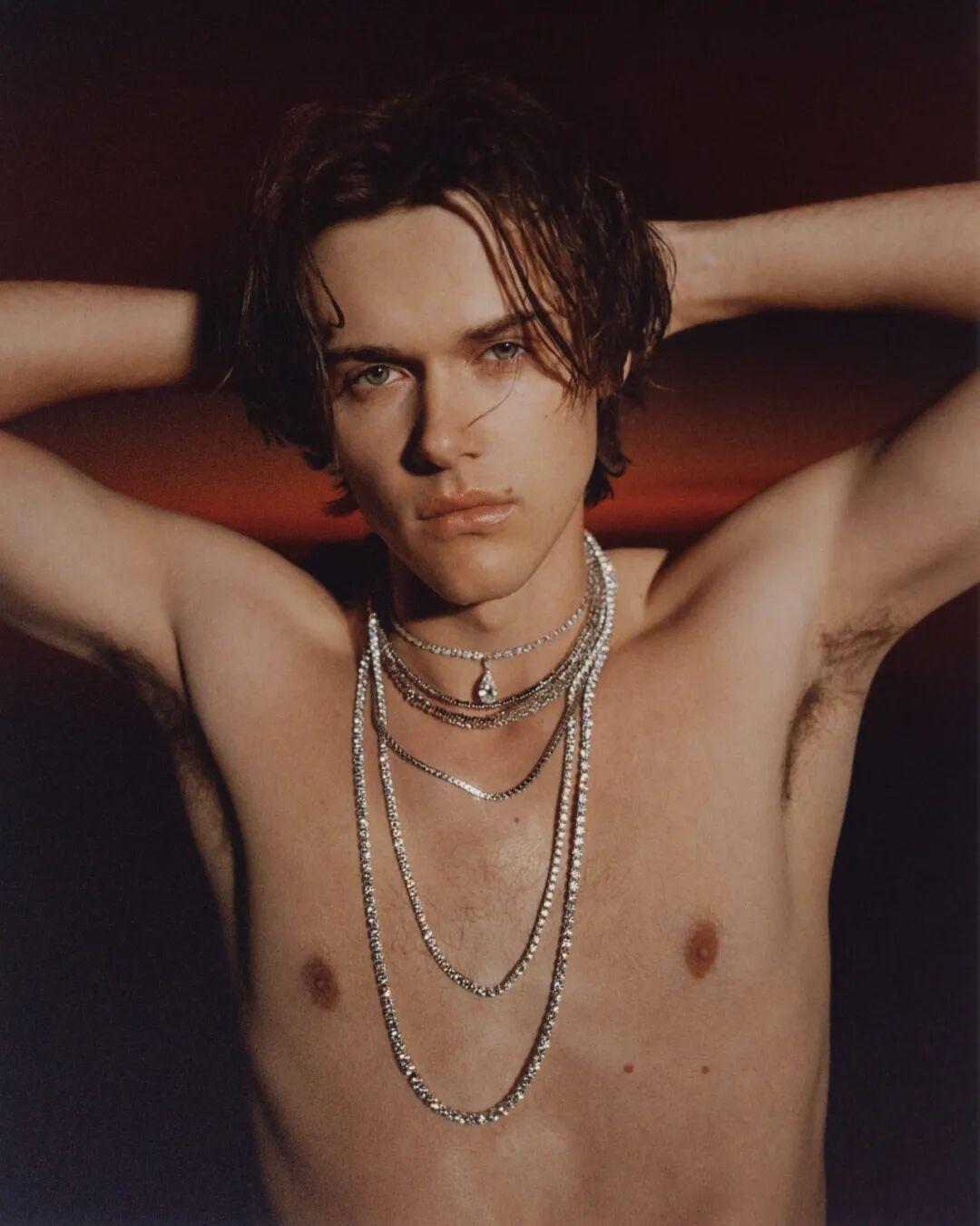 布莱尼 Christopher Briney（克里斯托弗·布莱尼）是1998年3