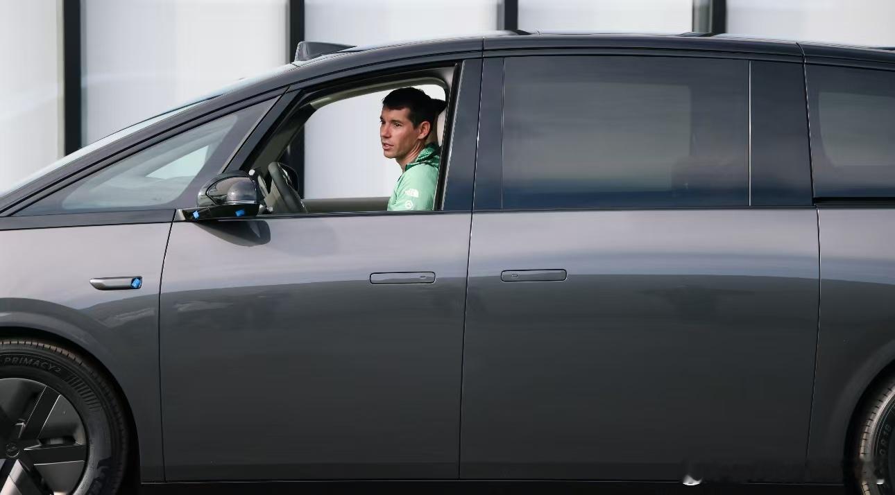 徒手攀岩ALEX爬101的时候我就想到之前看他视频爬酋长岩那个真的我看的都手心冒