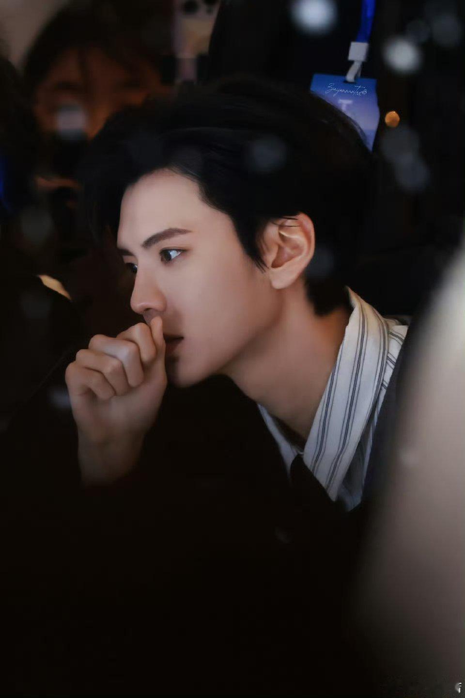 毕雯珺素颜出海刚杀青就马不停蹄赶行程，毕雯珺素颜连夜乘船出海赴合伙人集合🚢 卸