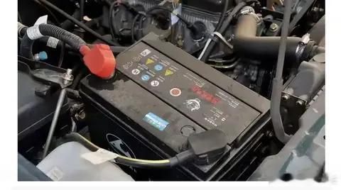 电瓶就像汽车的心脏，它不跳了，车就彻底“瘫”了。根据2025年发布的《汽车蓄电池