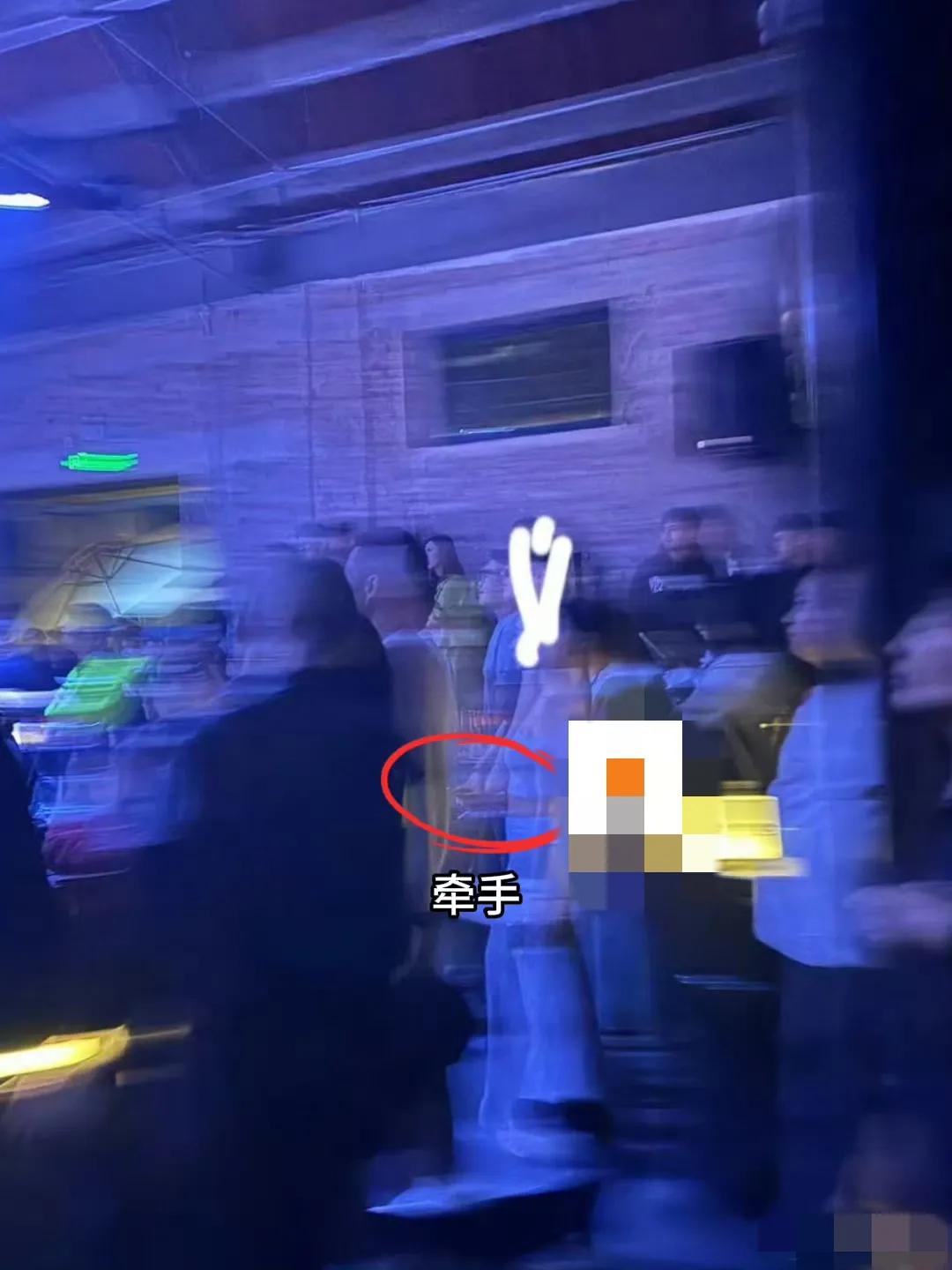 小金沙20岁姐弟恋男友，与年轻女孩酒吧牵手泡吧。网友发的视频明显看出是男方孙丞潇