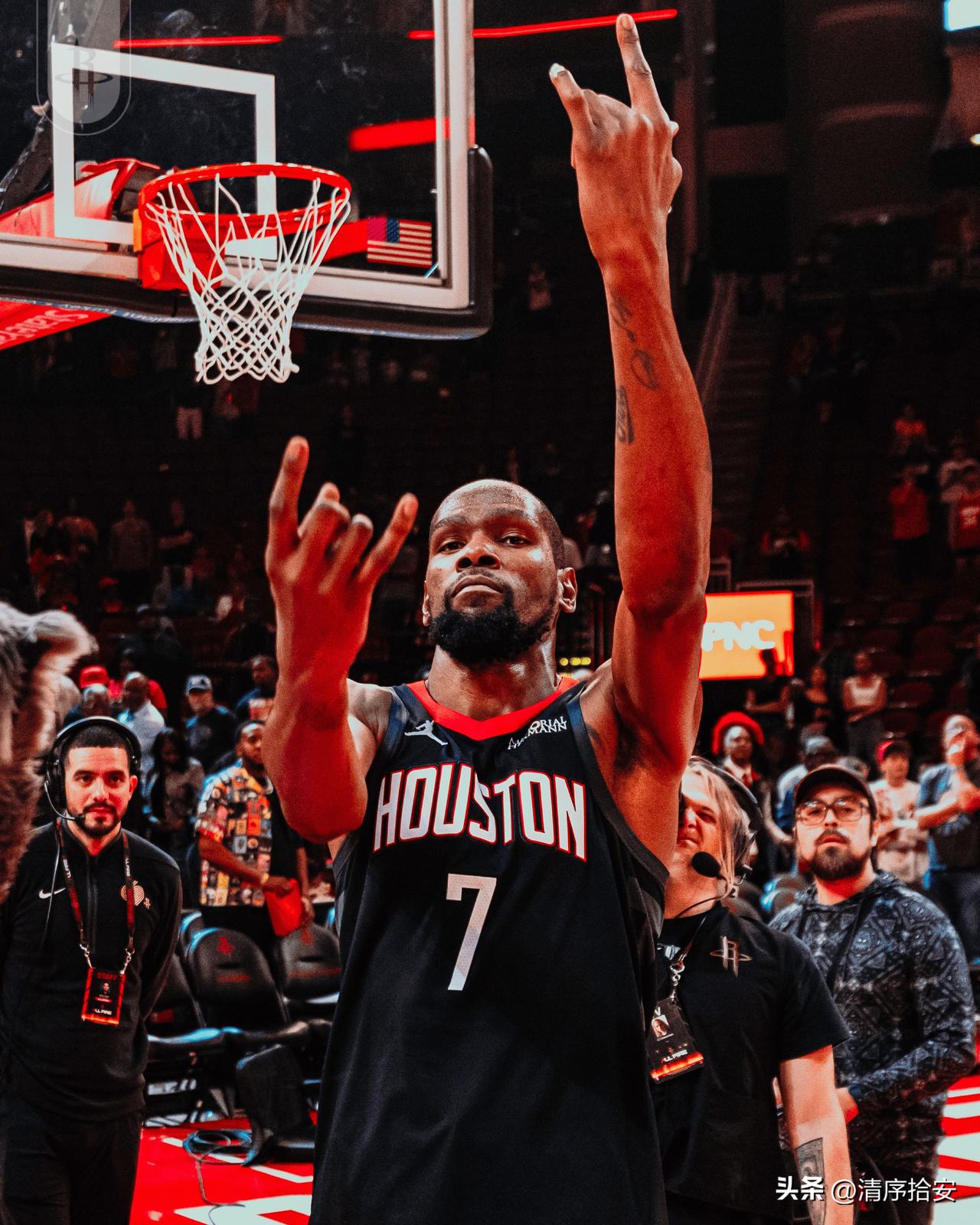 杜兰特用7.6秒，给年轻人上了一堂关键篮球课。
 
今天火箭主场107-105险