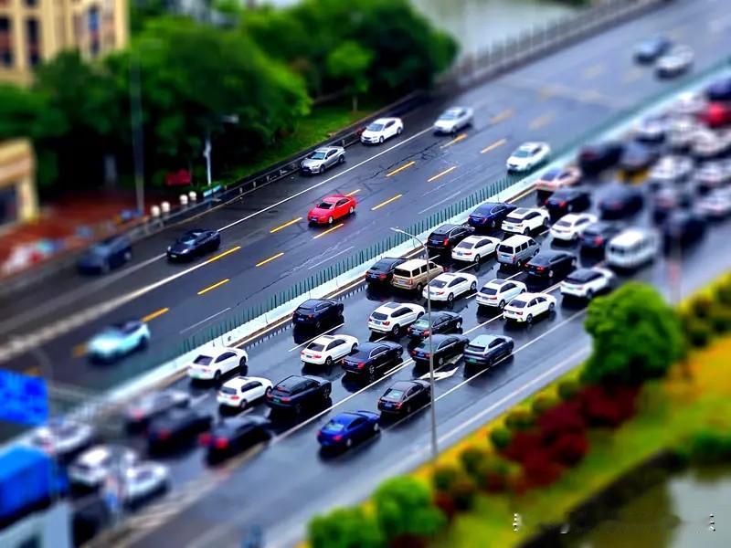 相亲被问有没有房子车子，几位网友的看法如出一辙。

网友A：“曾经觉得相亲上来问