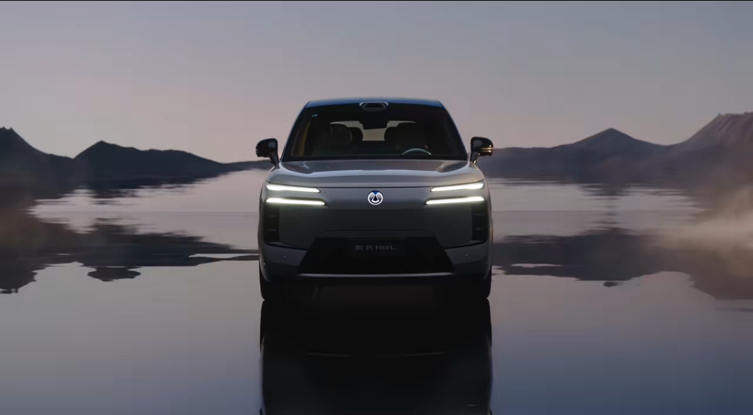 豪华大六座腾势N8L今晚上市腾势N8L 适合年轻家庭的第一辆SUV作为一名正在为