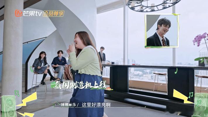 锤娜丽莎拿捏极致反差快乐的大人锤娜丽莎这次演绎的微笑与冷面反差，不仅完美呈现了角