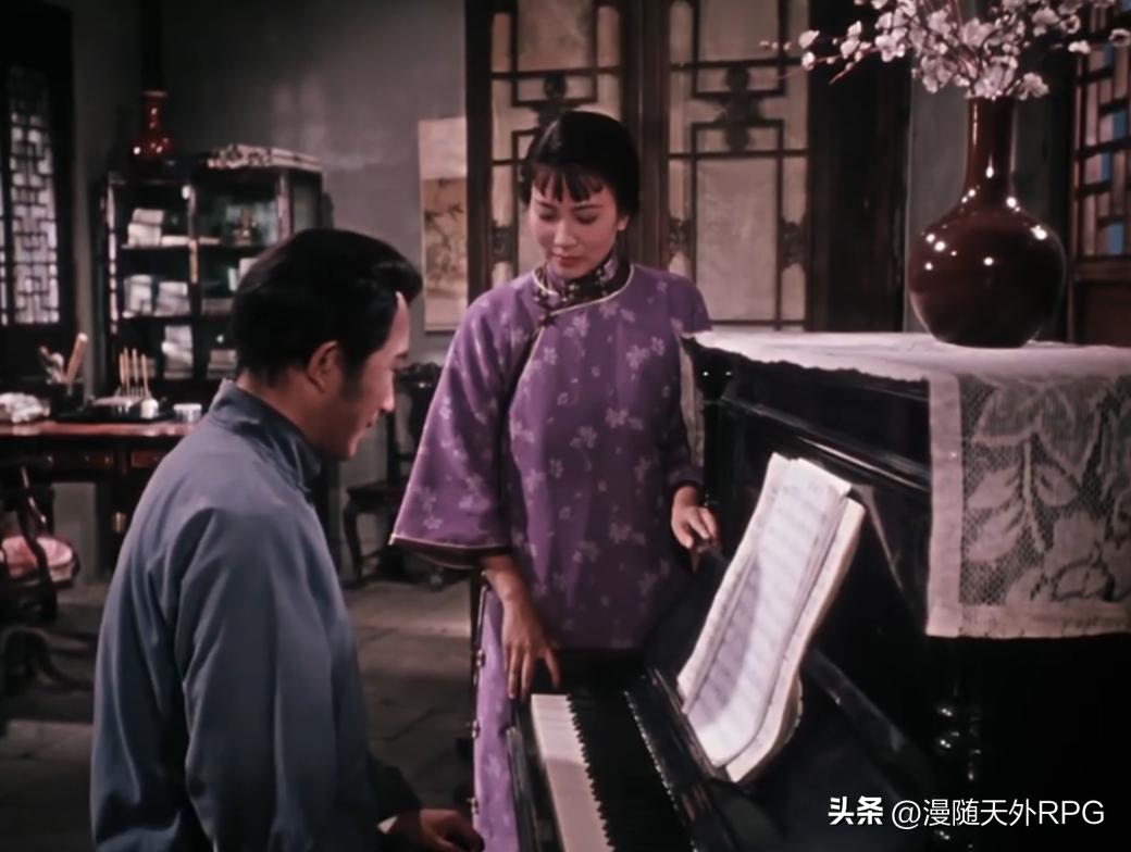 谢铁骊自编自导，改编自柔石小说《二月》的这部老电影，就是基调沉郁凄婉，看完满心压