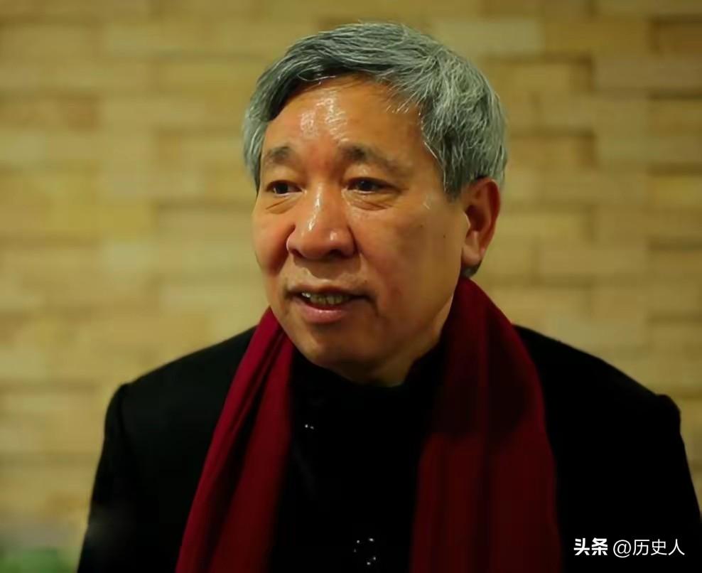 1981年火车站惊魂一刻！退伍兵阎连科临发车翻盘，改写一生命运
 
1981年底