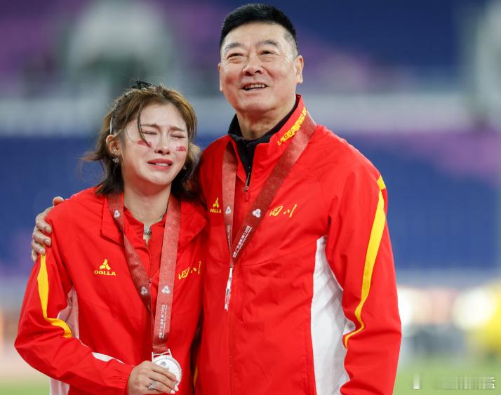 吴艳妮连续三年六战钻联享受顶配待遇 但今年征战气氛已格外凝重 2026年的吴艳妮