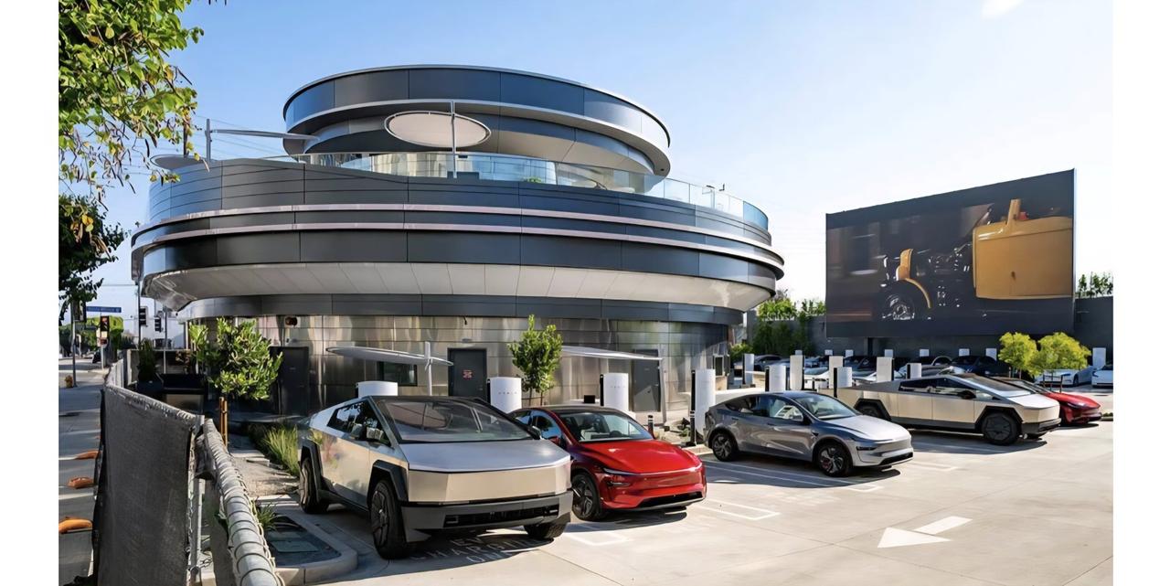 这是位于加州西好莱坞圣莫尼卡大道 7001 号的特斯拉餐厅。
它采用Cybert