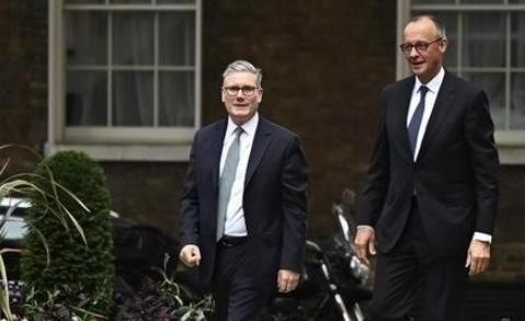 英国首相斯塔默，曾在离职的最后一个工作日，直接立法把中国敬业集团手里的英国钢铁公