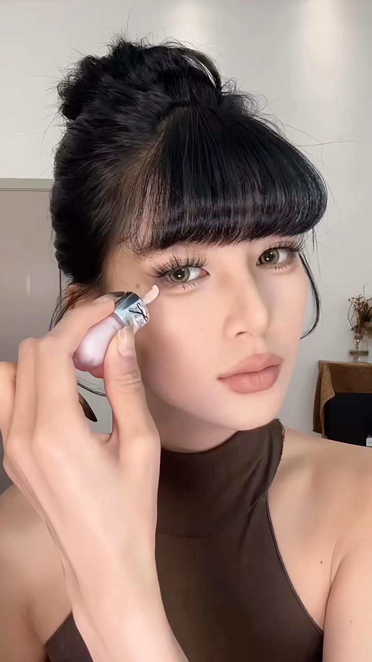 外网博主都在学的高光修容法！真的可以修饰脸型没事儿也化妆 化妆就是玩儿 美妆小技