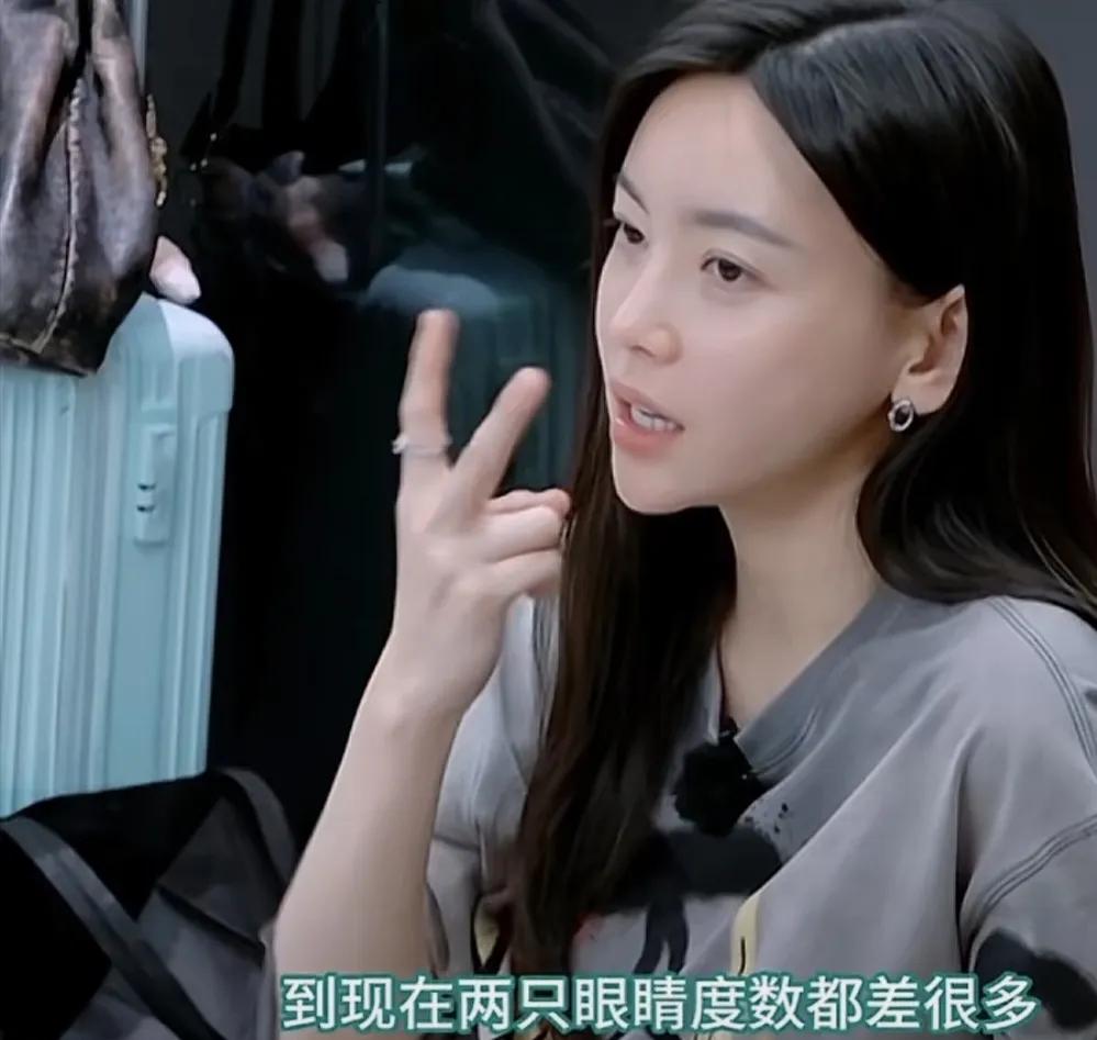 于文文：“现在两只眼睛度数差很多，就是因为那个年代是这样的，就是你头发一定得是这