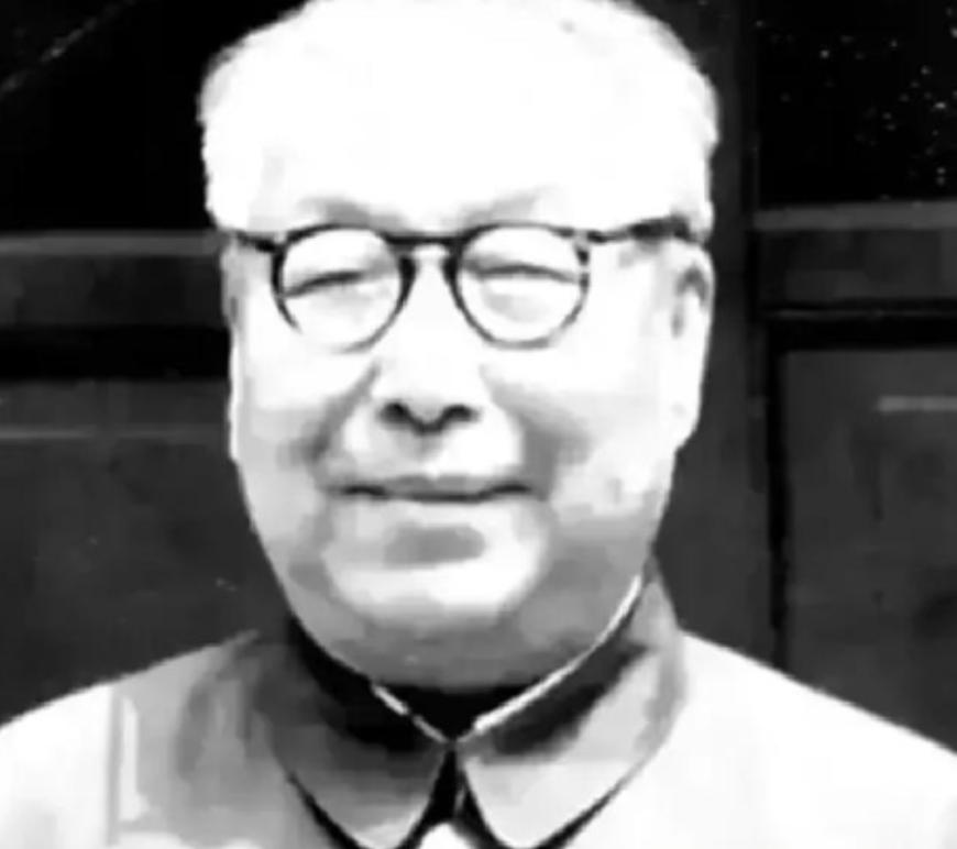 1988年农民朱海清在地里干农活，村长气喘吁吁跑来："别干了，快回去，你家来了个