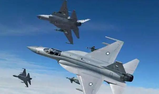 也不知道卡塔尔怎么想的，巴基斯坦总理访问卡塔尔，结果卡塔尔空军派出了几架阵风战斗