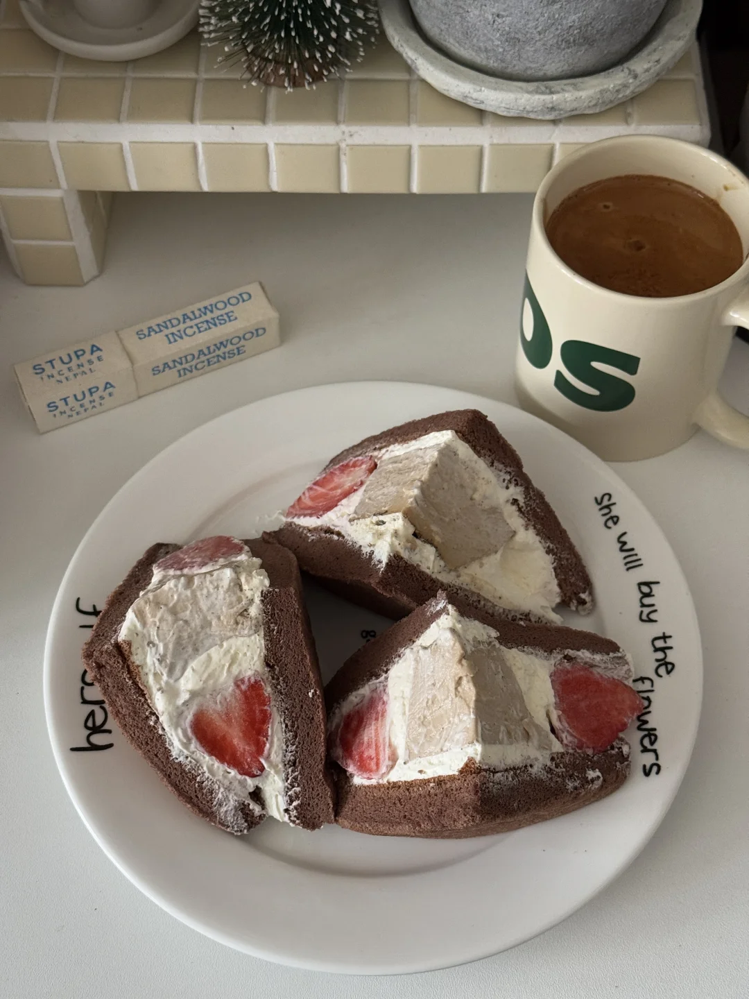 大吃一口🫤｜🍓草莓布丁三明治🥪