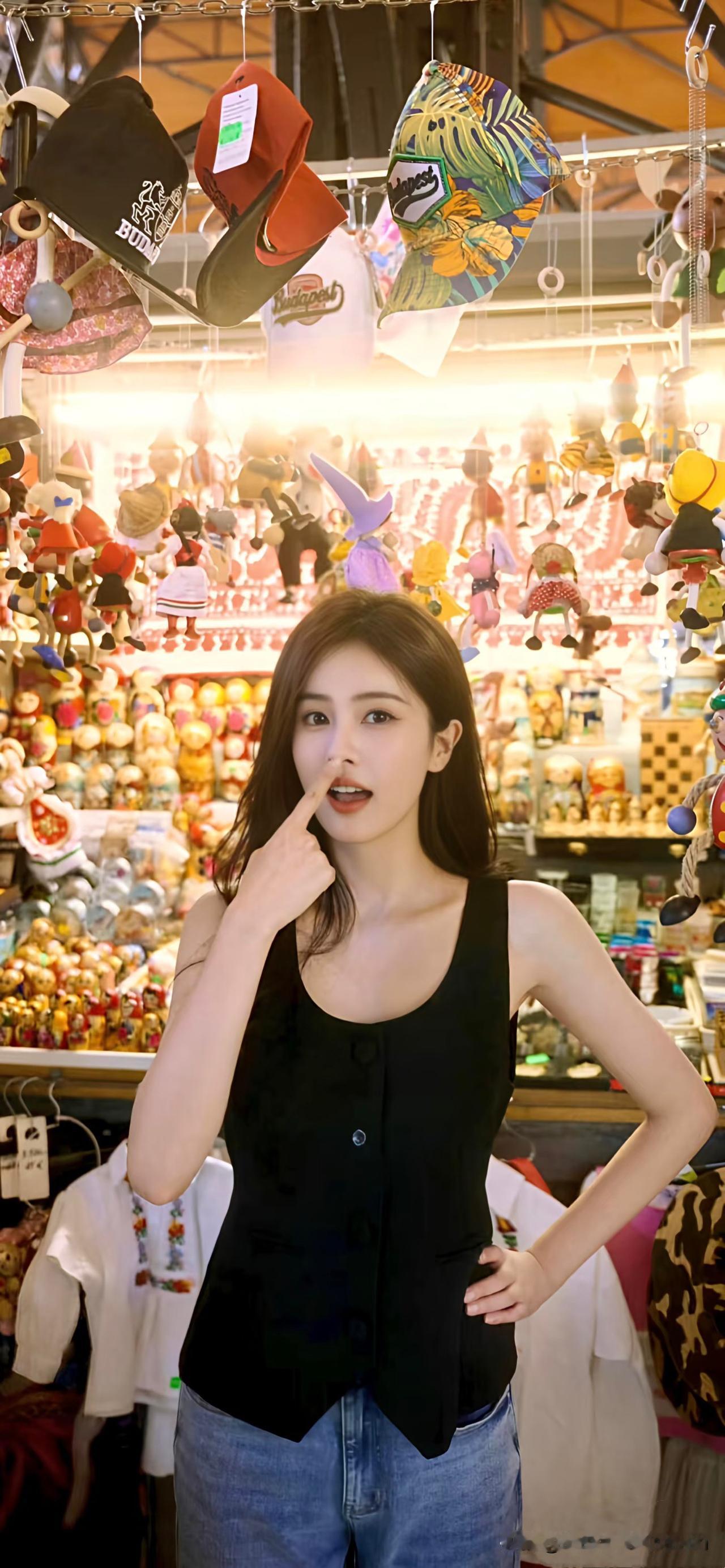 逛集市的白鹿，可爱值拉满啦！