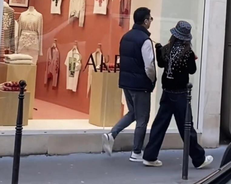 章泽天分享近照，身穿白色镂空上衣，依然如奶茶妹妹时好清新 