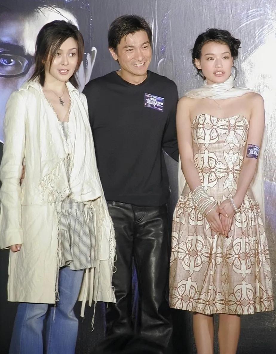 一眼看到关之琳，
只能说女神也是分段位的！