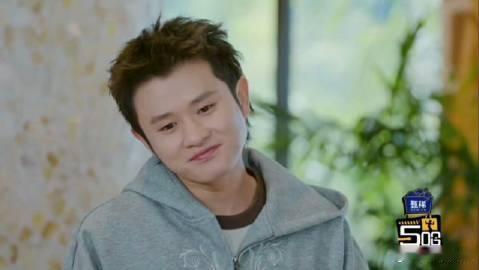 王勉撞脸宋木子 我中午吃饭的时候刷到这个热搜，直接把米饭喷了一桌子，之前看宋木子