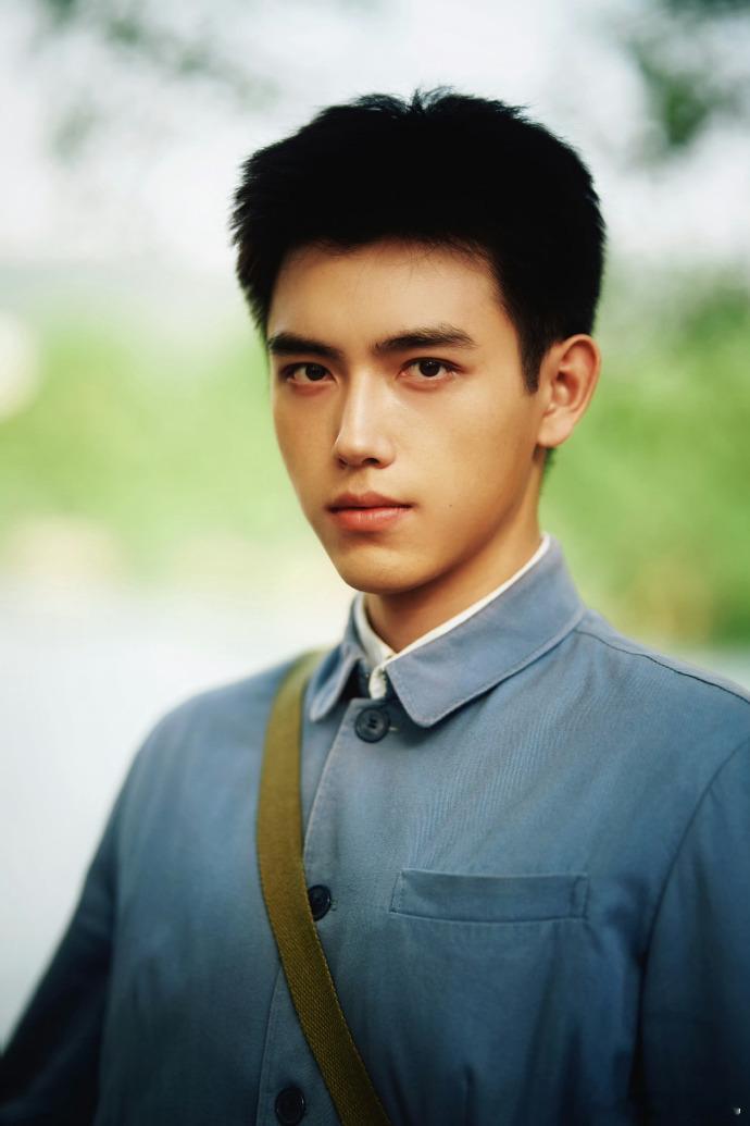 七十年代又争又抢的男主来了 七十年代的他，又争又抢的背后，是对女主深深的眷恋🥰