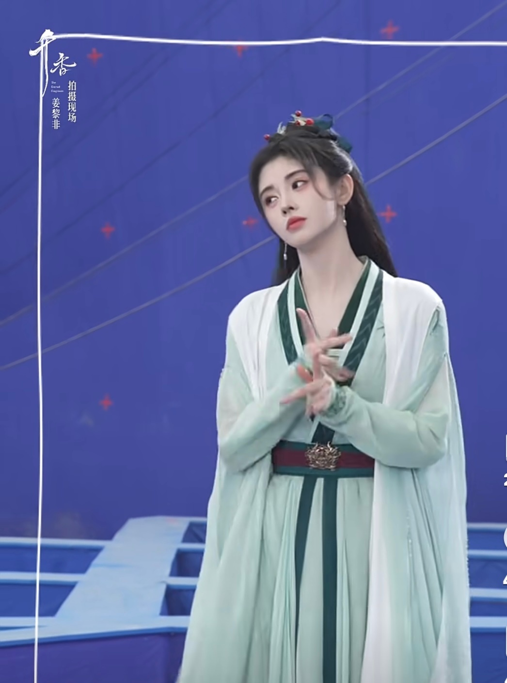 鞠婧祎穿千香戏服跳恋爱告急鞠婧祎你也太敬业了吧，在片场空余时间都不忘了练舞，简直