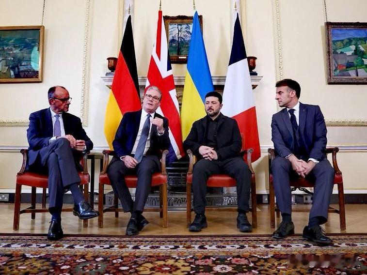 泽连斯基底气十足啊！公开反对特朗普领土换和平，乌克兰不能失去一寸土地。

1、美