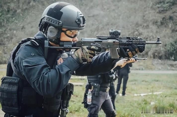 国产79式冲锋枪弹匣正反都能装？流言往往源于吃得太饱！
        看到这则