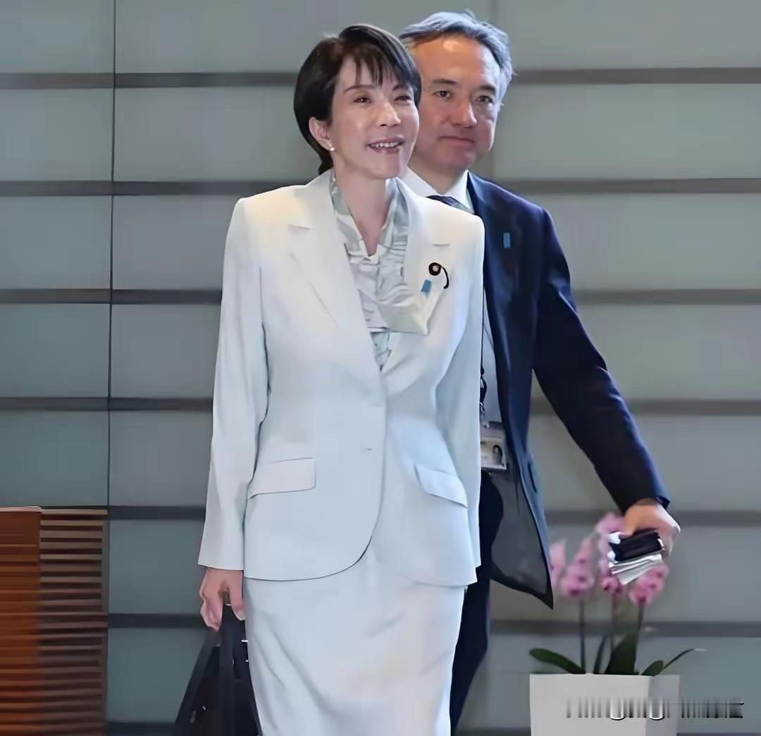 到底是何居心！访问这个！访问那个！而且还参加了G7峰会！在峰会上各种奉承！各种摆