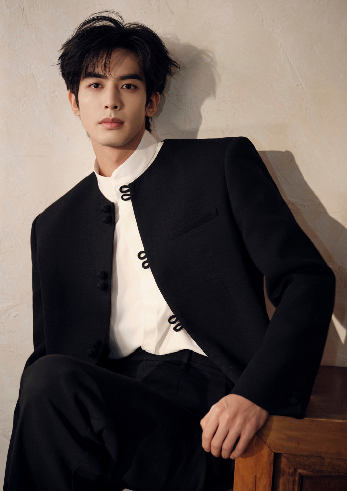 宋威龙唱忍住了 宋威龙活动预告 宋威龙活动预告，宋威龙唱忍住了，咱就说偷偷唱歌我