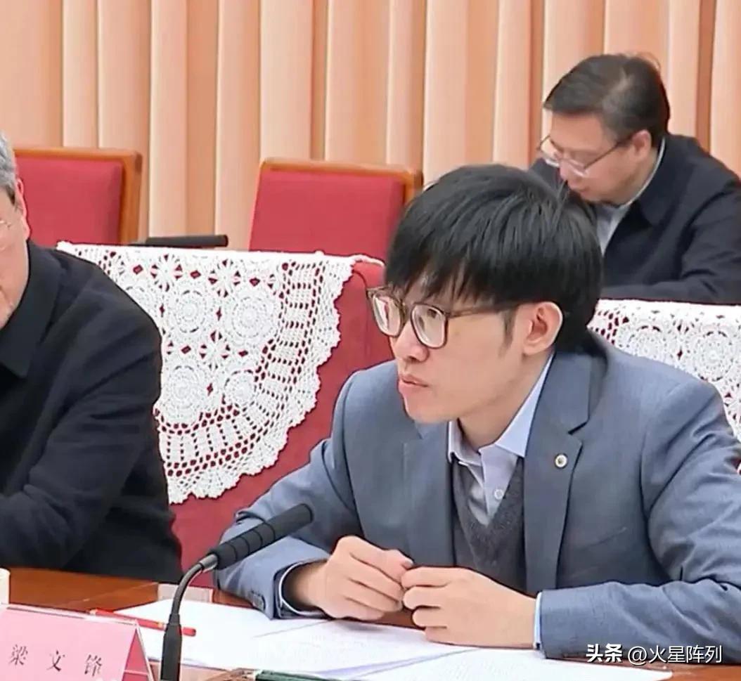 为什么梁文锋和他的DeepSeek，能被称为国运级突破？因为他凭一己之力、不花国